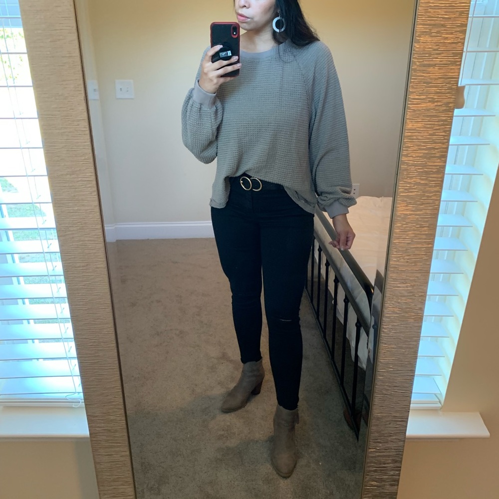 BRAND NEW Balloon sleeved sweater